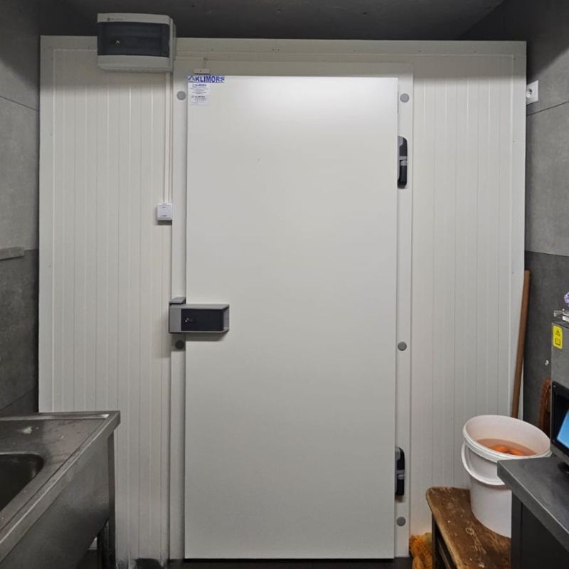 REALIZACJA KOMÓR CHŁODNICZYCH - RESTAURACJA SZCZYRK