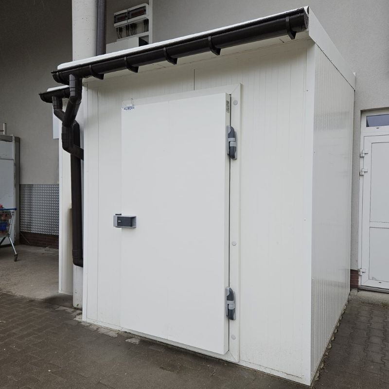 KOMORA ZAOPATRZENIOWA SKLEPU - JAWORZE